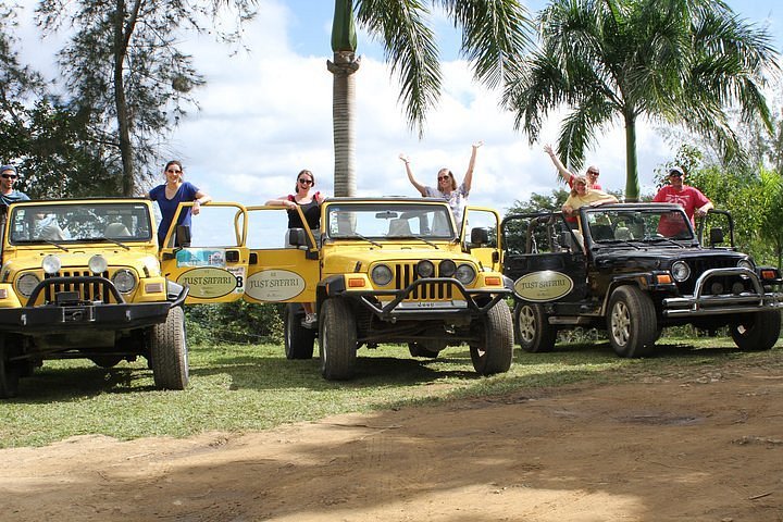 2023 4x4 Open Top Jeep Wrangler Safari Experience with Zipline and Lunch