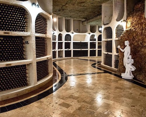moldova wine cellar tour