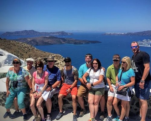 Santorini Nightlife Guide: 15 Best Tavernas, Bars & Clubs in Santorini -  Sofia Adventures