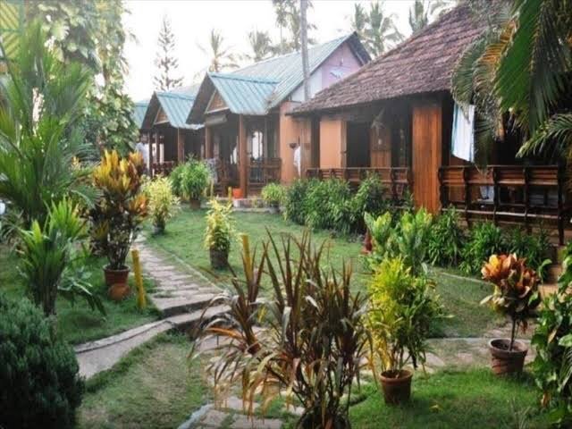 PUTHOORAM AYURVEDIC BEACH RESORT (Varkala Town, Kerala) - Resort ...