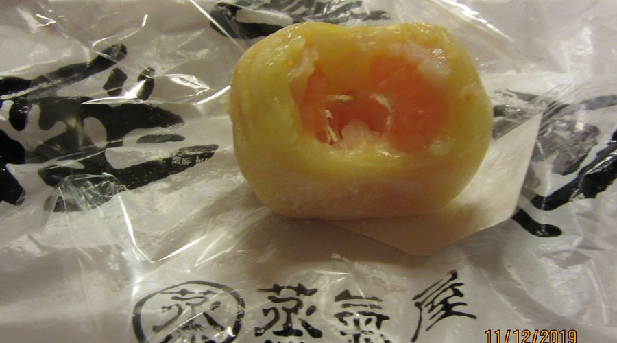 中のミカンの食感が絶妙な季節菓子の中身。