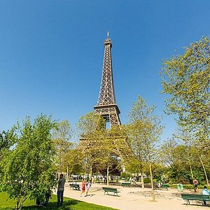Eiffel Tower – Landmark Review