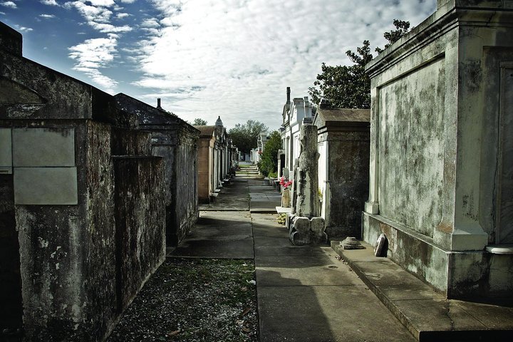 2024 New Orleans One Hour Saint Louis Cemetery Number One Walking Tour   Caption 