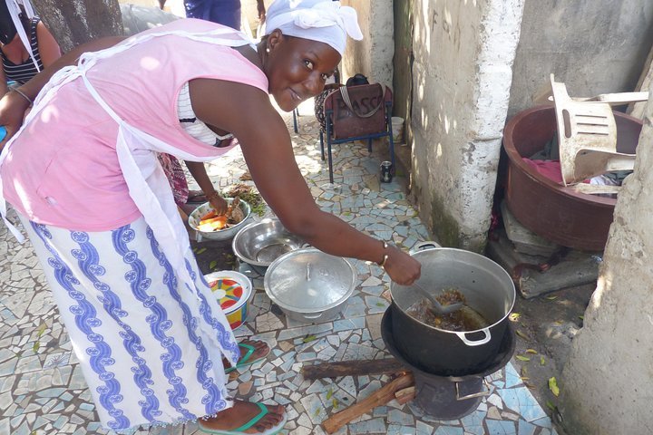 Model Hooker in Banjul