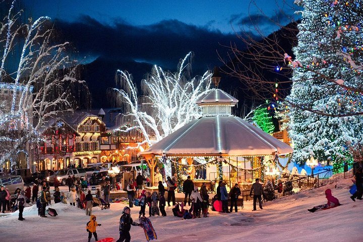 Leavenworth Wa Christmas Lights 2022 Parking Crowded Leavenworth Christmas Lighting Festival Tour From Seattle | Wa