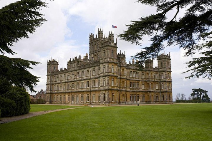 2023　London　Express　Highclere　Castle　from