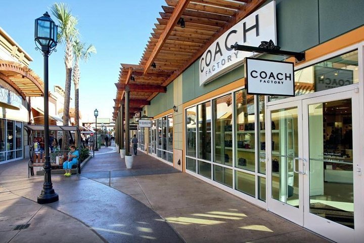 2023 Tanger Outlets Shopping and Houston City Sightseeing Tour