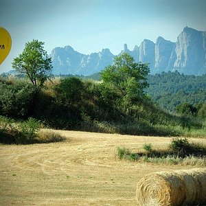 4K La Roca del Vallès (Catalonia, Spain) La Roca Village Outlet Walking  Tour • January 2023 