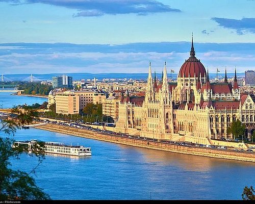 bus tour from vienna to budapest