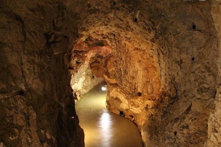 budapest cave walking tour