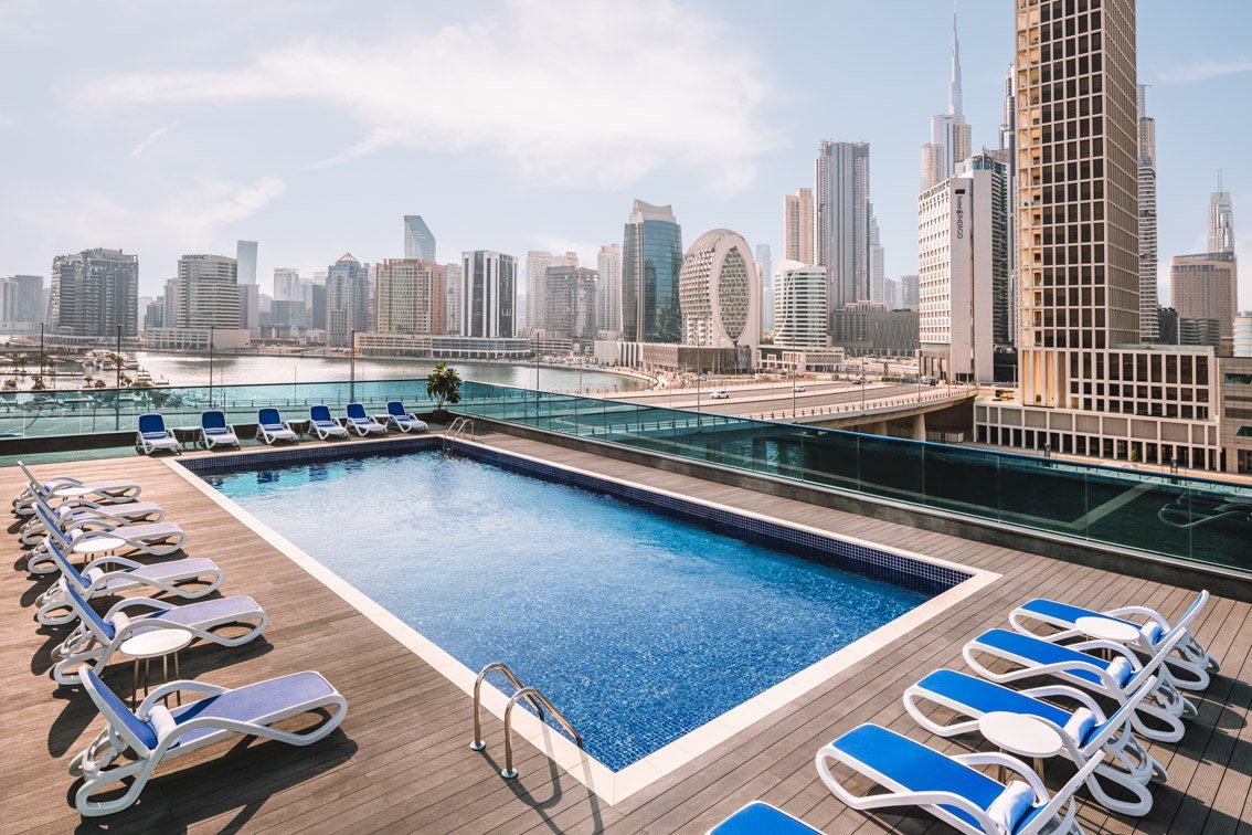 radisson blu hotel dubai canal view pool