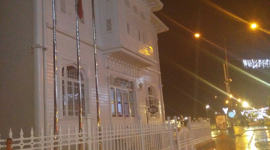 Mudanya Mütareke evi müzesi gece görünümü