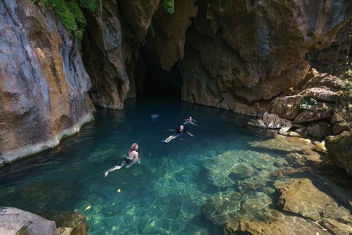 Ho Dong Tien Cave, Vietnam: Breaking Barriers World Travelers