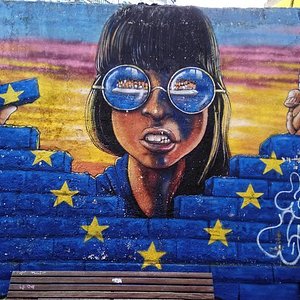 street art walking tour lisbon