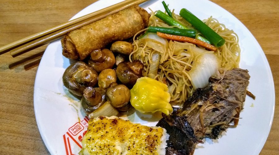 briket, egg rolls, fish, rice noodles