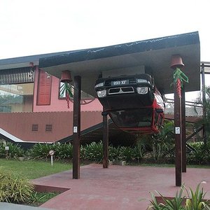 Rumah terbalik kuching