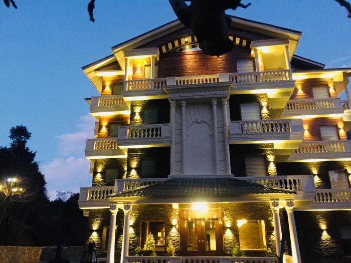 HOTEL OUTHILLS MANALI (Simsa Village, India) - foto's, reviews en ...