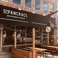 Pub St-Pancrace - Bières artisanales - Spiritueux québécois - produits du terroir nord-côtier.
55 Place Lasalle
