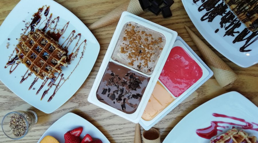 Gelado artesanal, feito diariamente com produtos naturais e frescos, rigorosamente selecionados.