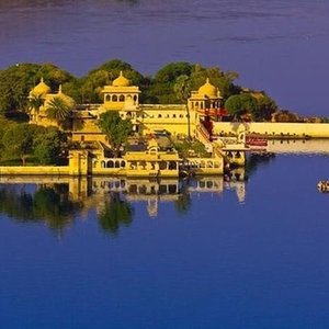 jag mandir udaipur en la noche