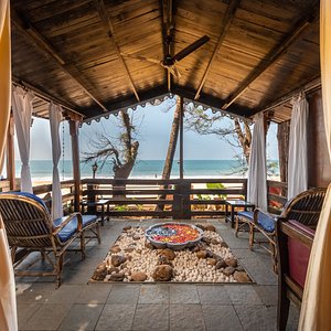 Luxury front sea view hut