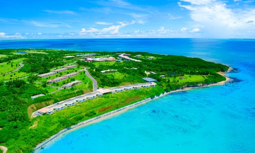 南十字星という名のリゾート「はいむるぶし」
約40万平米の敷地すべてが国立公園内に有する日本最南端のビーチリゾート。
国内最大のサンゴ礁と世界有数の星空に抱かれた南海の楽園です。