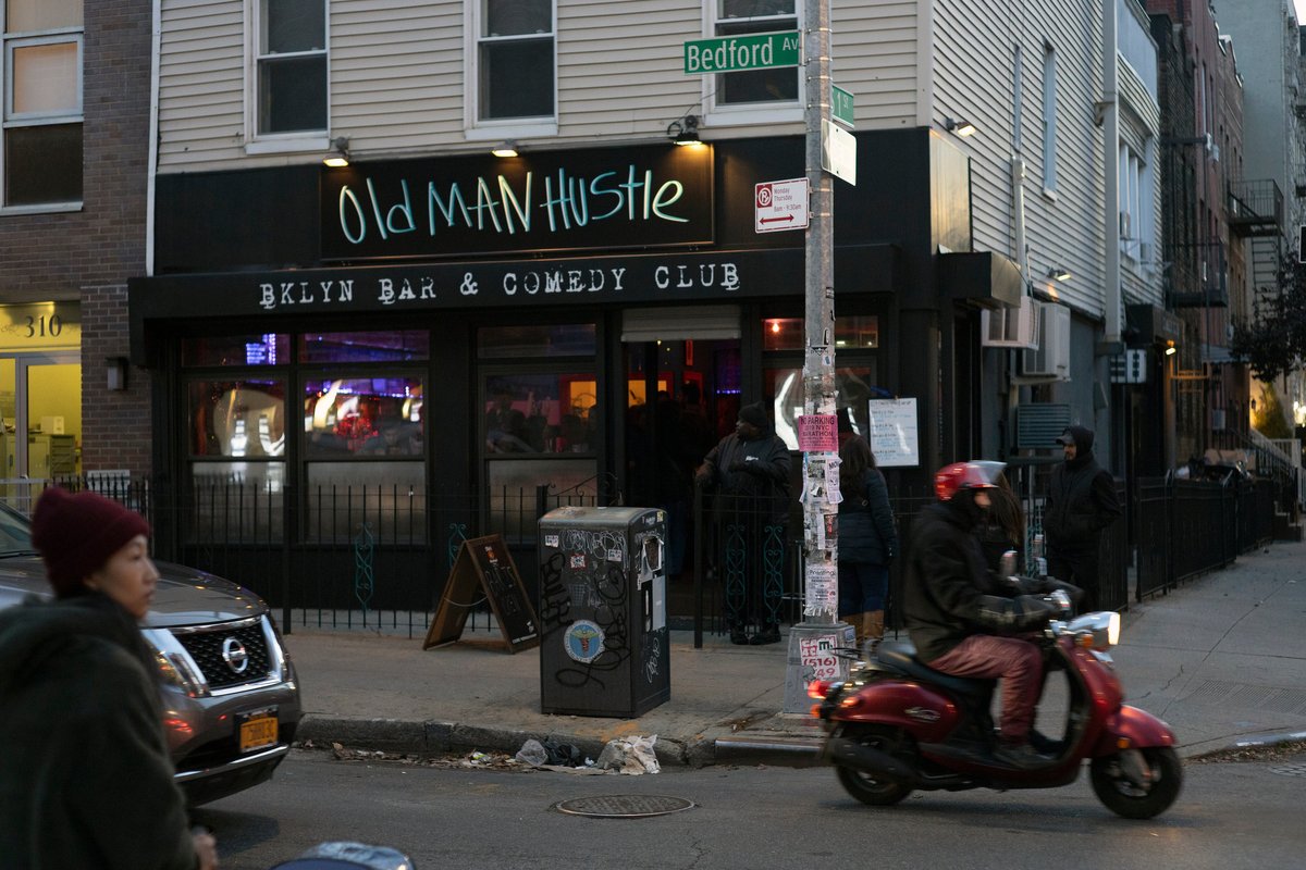 Old Man Hustle BKLYN Bar & Comedy Club, Бруклин: лучшие советы перед  посещением - Tripadvisor