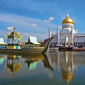 Sailing in Brunei - Dream Charter image