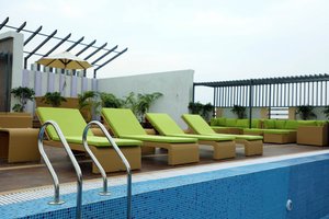 Pool & Beach