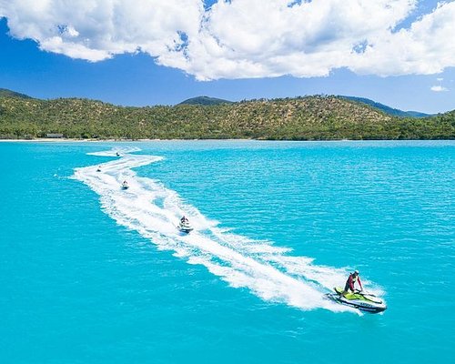 tours in airlie beach