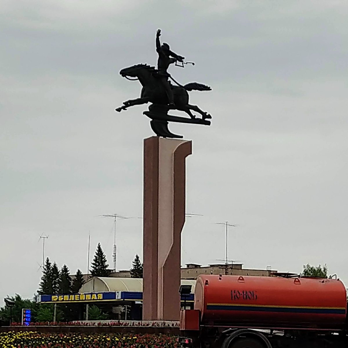 Город салават. Стелла Салават. Стела Салавату Юлаеву. Стела Салавату Юлаеву в Салавате. Городской округ город Салават достопримечательности.