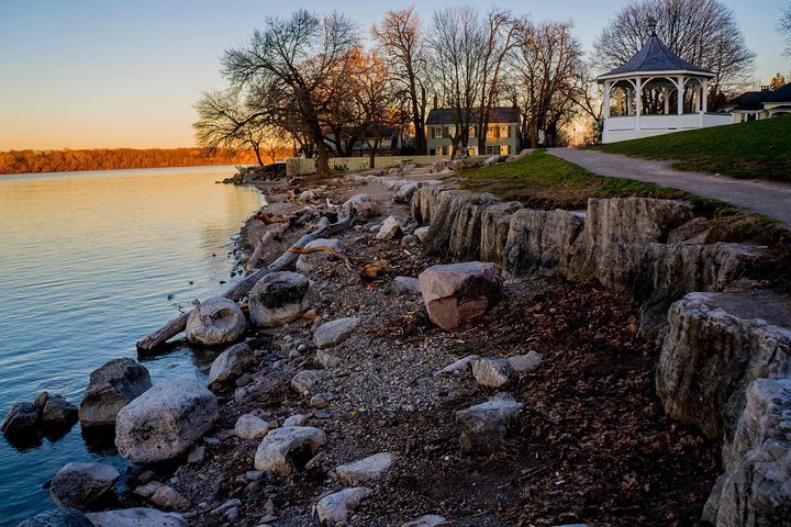 2024 Shuttle to Niagara-on-the-Lake from Niagara Falls, Canada (4-Hours)