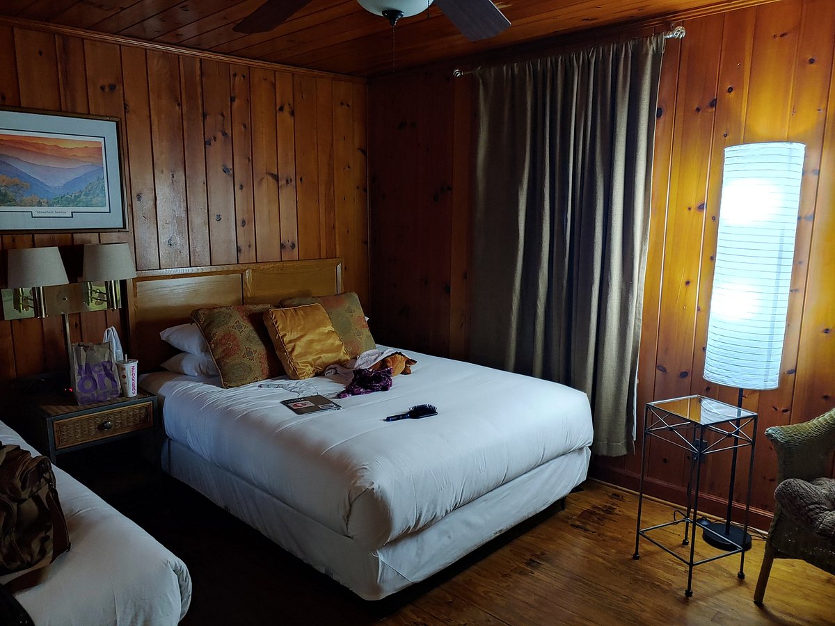 Linville Falls Lodge &amp; Cottages, hotel en Little Switzerland