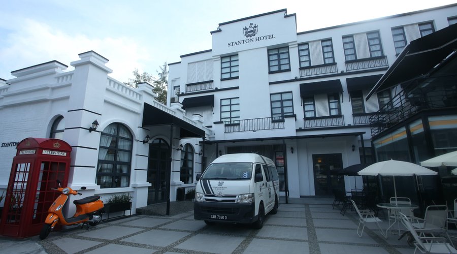 Complimentary airport transfer by the hotel