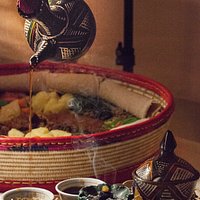 Genießen Sie Ihren Abend im Yenat mit leckerem Injera und traditionellem äthiopischen Kaffee!