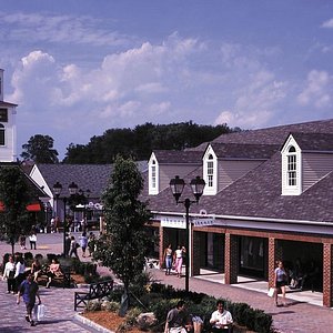 Woodbury Common Outlet Mall, Central Valley, NYC. One of the biggest outlet  malls in the world. Yesss please!