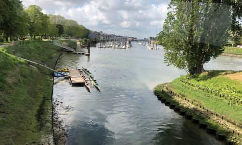 Baie de Somme - Port de plaisance à Saint-Valéry sur la Somme canalisée, vue1