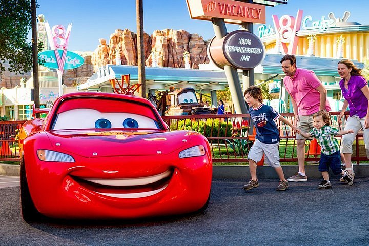 Cars Disney Pixar - Piste Course à Radiator Springs - La Grande Récré