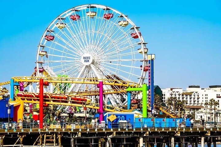 Race on the Santa Monica Pier in Mario Kart Tour Los Angeles - Pacific  Park®