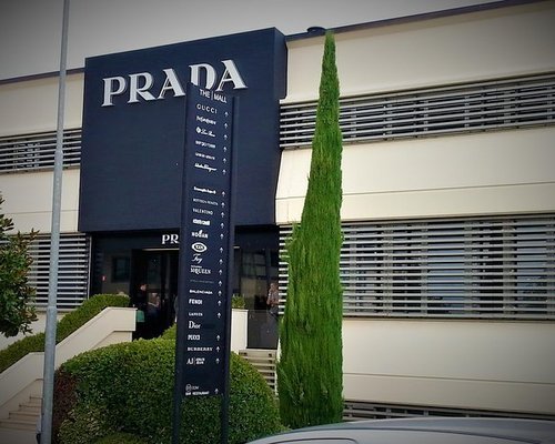 Shopping Tour to Prada and Gucci luxury outlets in Tuscany, Italy