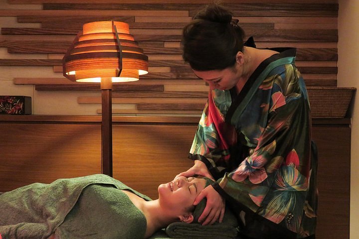 Massaggio Linfatico Giapponese In Un Salone Di Lusso Nel Quartiere Di