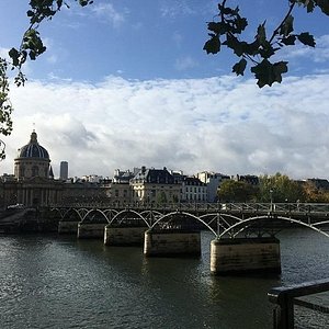 Pont neuf in Paris - The admission is free of cost