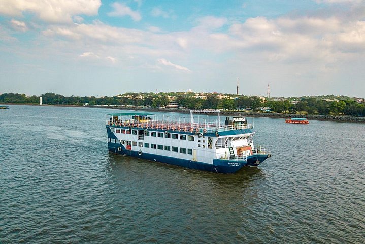 river carnival boat cruise goa