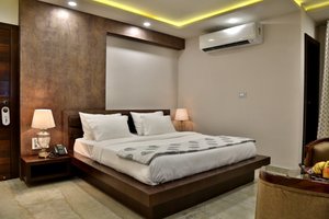 Room & Suite