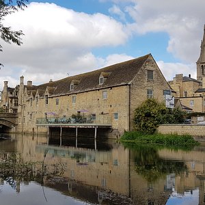 Beautifully positioned on the River Welland in the heart of Stamford.  