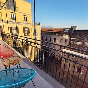 Tric Trac Hostel - Balcony on Piazza Santa Maria la Nova with Vesuvio and Sorrento Coast view