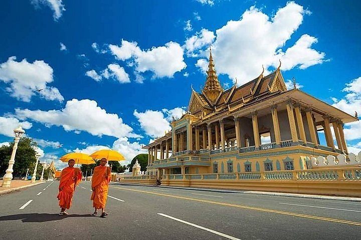 lina tour guide phnom penh