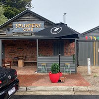 Splinters is wonderful, the food was amazing and the best sausage rolls I have tried. Great for lunch or afternoon tea, the location and cafe are beautiful and the staff are so friendly. I cannot wait to return!