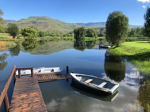 Lake Naverone Holiday Cottages in Underberg