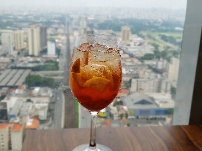 LASSÙ - Restaurante giratório no 28° andar com a melhor vista de SP 📍